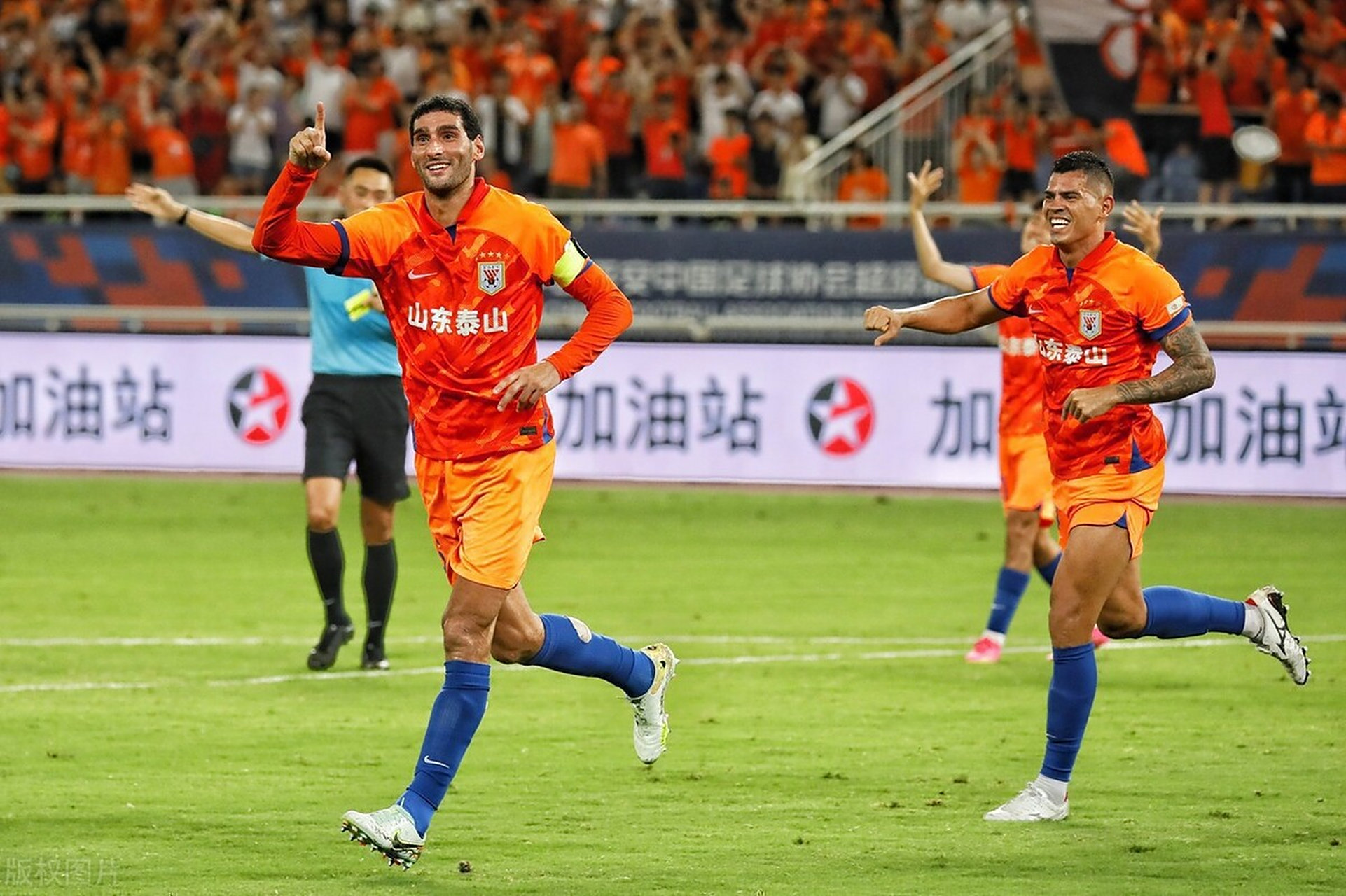 爱游戏开放平台官网上海海港训练开放日，转会期止住颓势引欢呼，中超在即，赛季目标并未改变(2025年休渔期时间)