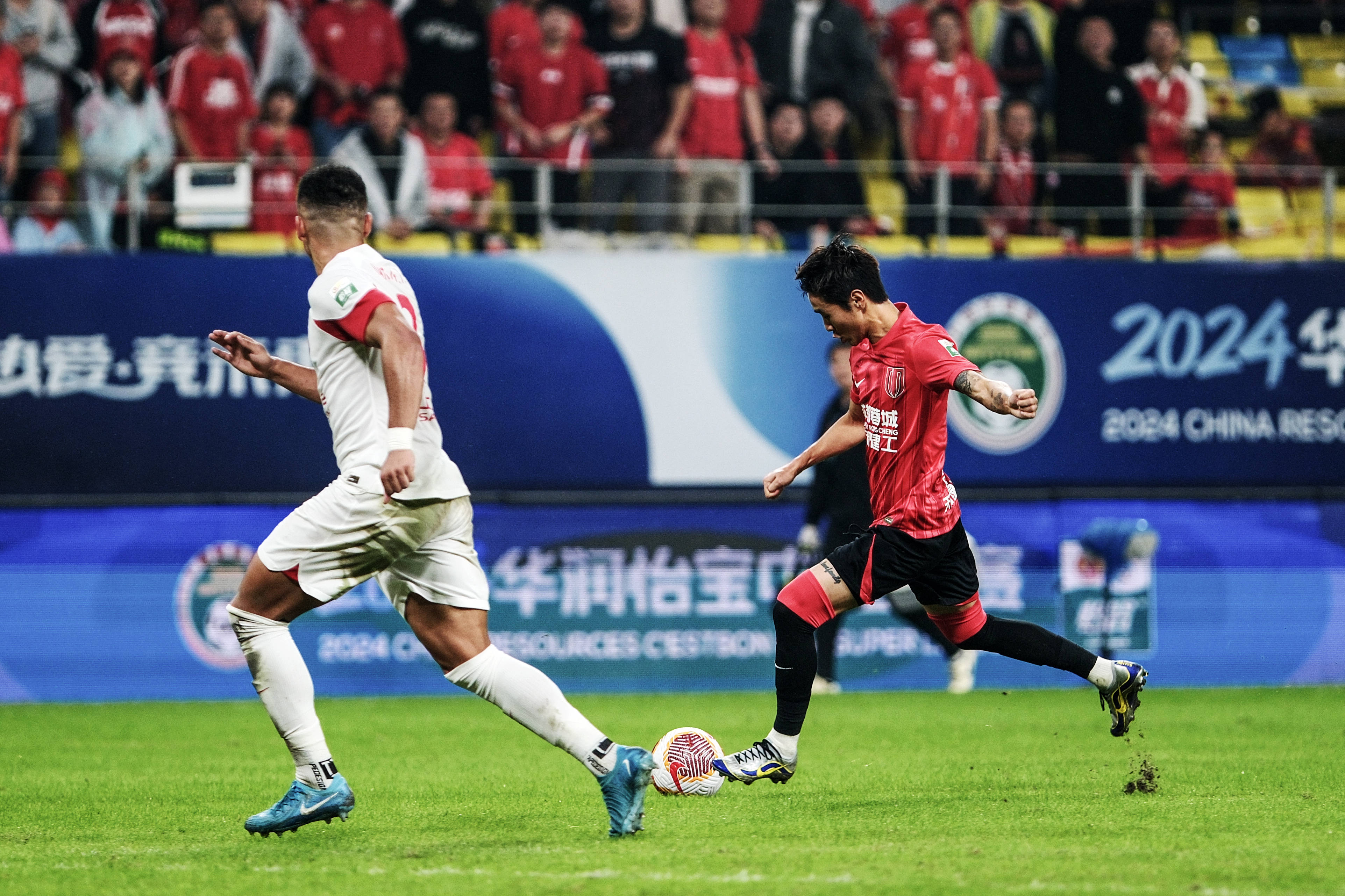 爱游戏开放平台首页关于英超赛程吃紧，成都蓉城冲刺阶段防线松动，质疑声仍在，年轻球员得到机会的信息