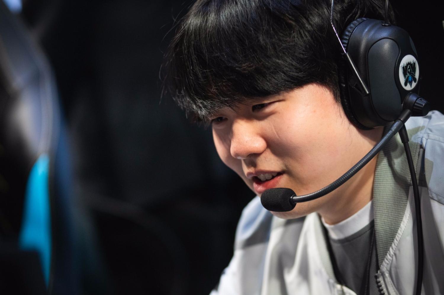 爱游戏开发者中心这也行?加时末段曼联调整名单以备社区盾东京奥运赛场霸气怒吼,Rookie在C9比赛中高光表现的简单介绍